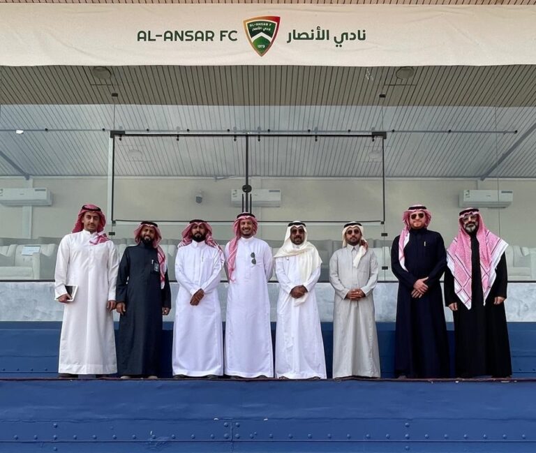 الأمين العام للجنة “الأولمبية والبارالمبية السعودية” يزور نادي الأنصار